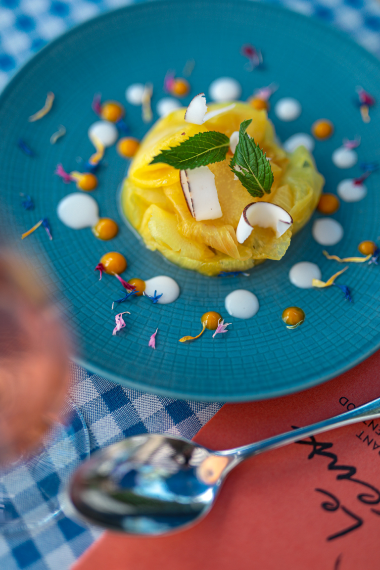 Dessert maison de saison au Restaurant du Creux de Genthod servi sur notre terrasse face au lac léman et au montblanc